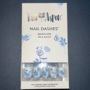 NAIL DASHES®
MANICURE
IN A DASH